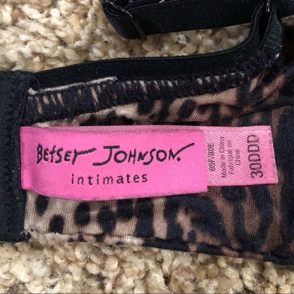 Betsy Johnson Bra/ size 30 DDD/ hock and closure REG & racetrack / leopard print - Picture 3 of 9